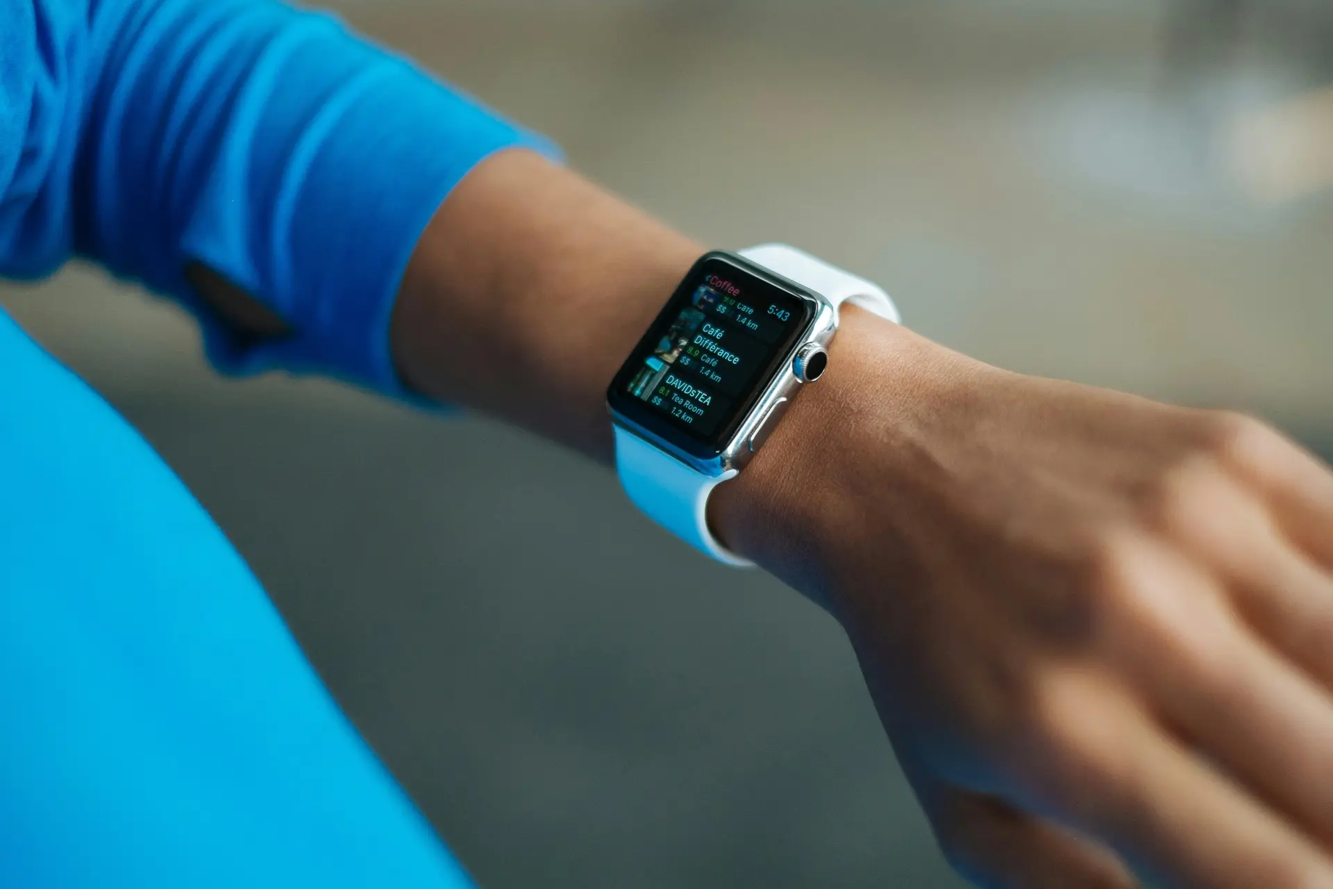Wrist-worn smartwatch used as a wearable energy autonomy concept